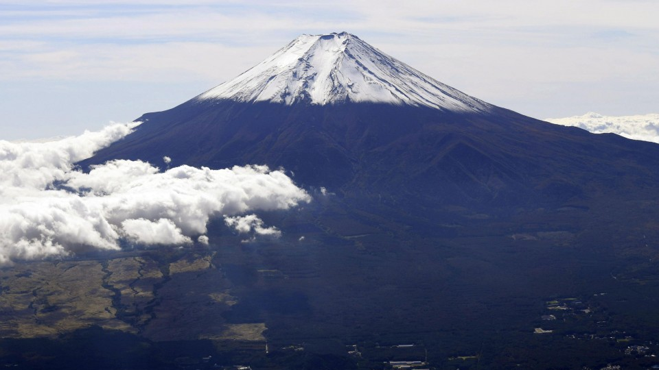 Pyroclastic flows from Mt. Fuji eruption could cut roads: report