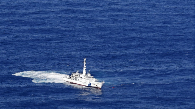SDF destroyer, fishing boat collide in East China Sea