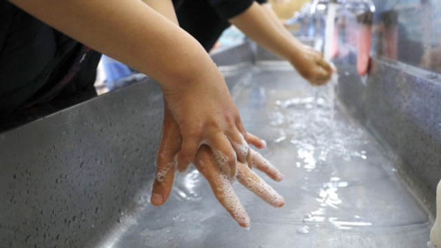 "PPAP" star Piko Taro, pop group Arashi release hand-washing songs